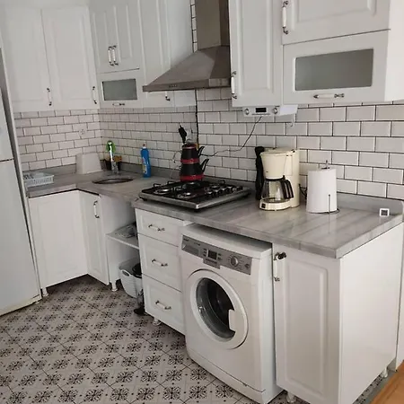 Charming 2-bed In Apartment *